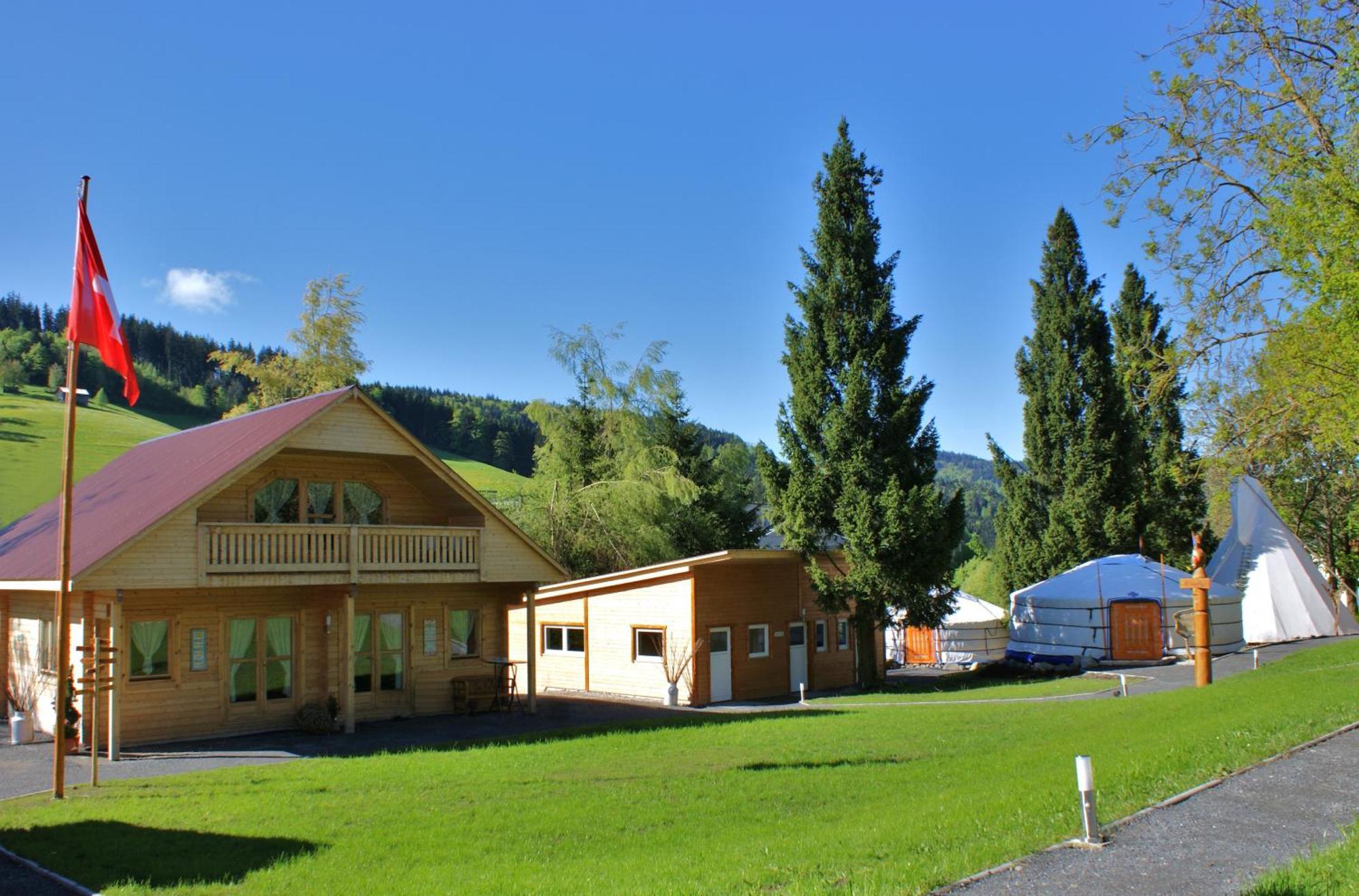 Villa Donkey Chalet Degersheim Bagian luar foto